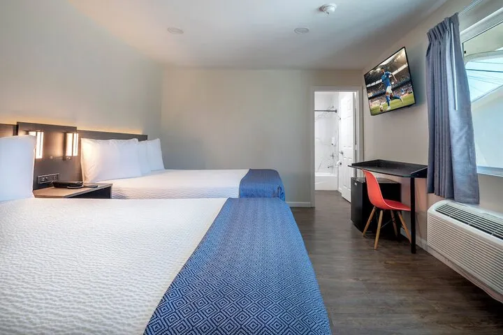 Room 4 of 18