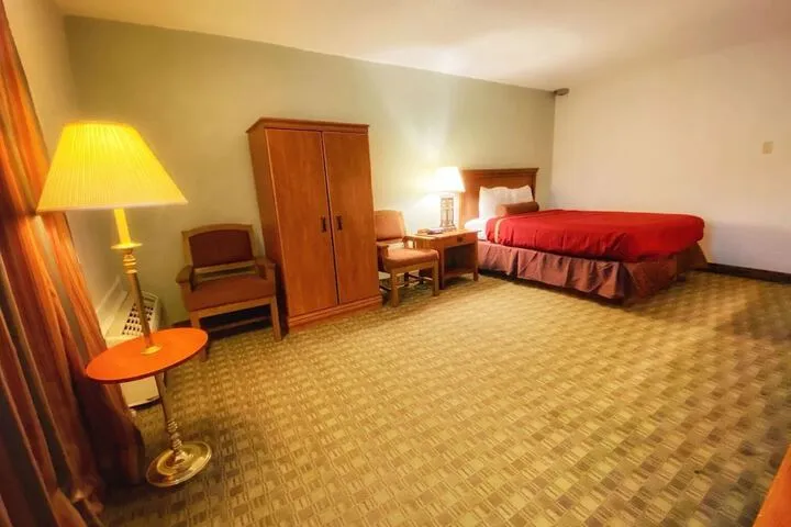 Room 4 of 10