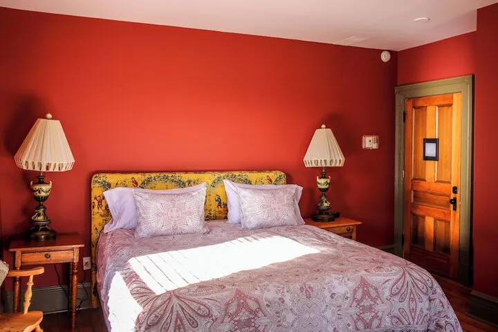 Room 4 of 18