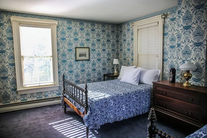 Room 2 of 18