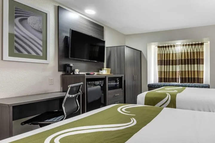 Room 4 of 6