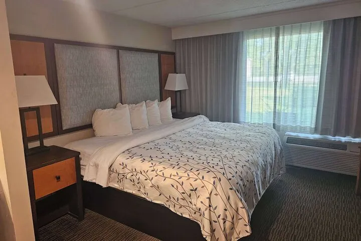 Room 4 of 18