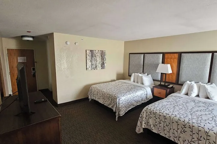 Room 5 of 18