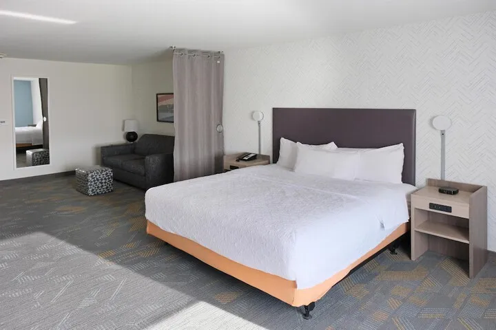 Room 5 of 18