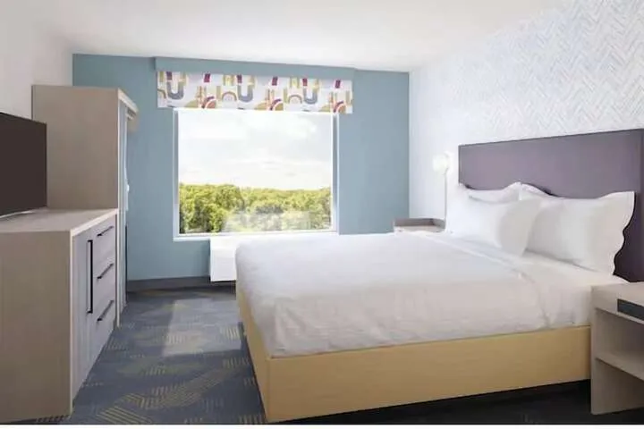 Room 4 of 18