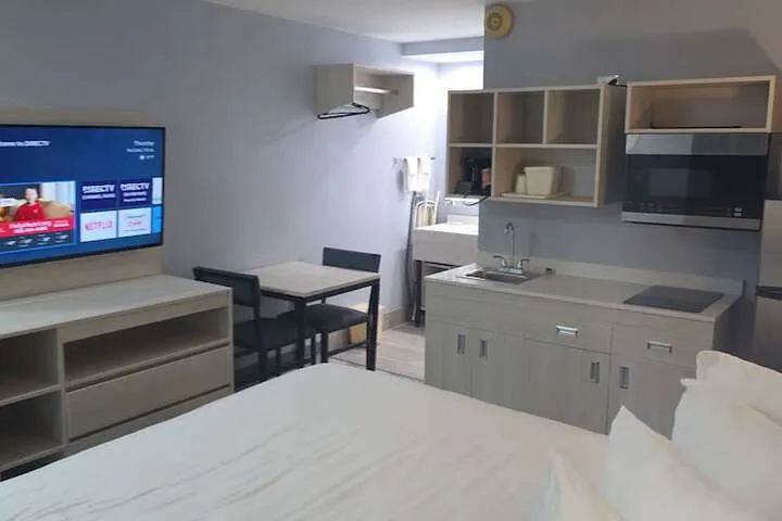 Room 4 of 27