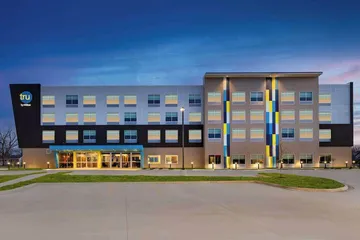 Tru by Hilton Oshkosh