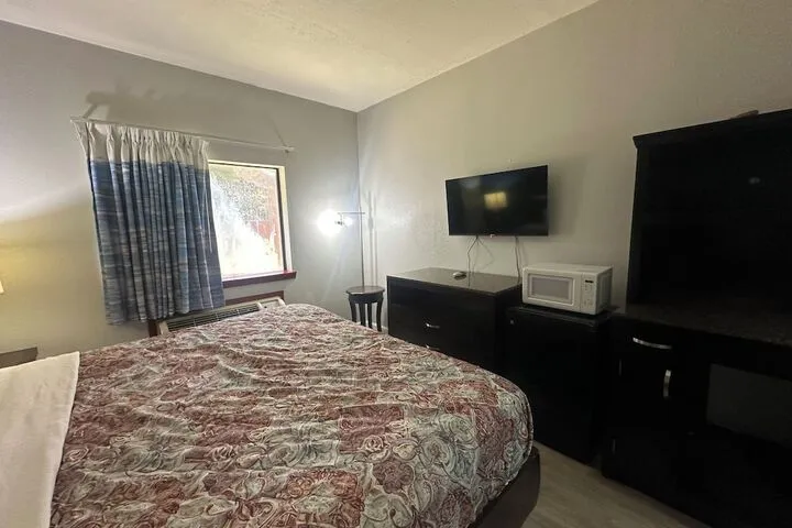 Room 5 of 33
