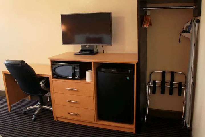 Room 4 of 34