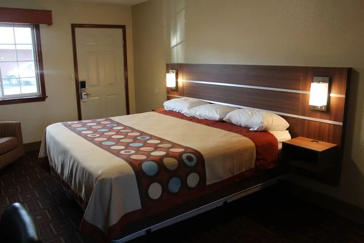 Room 5 of 20