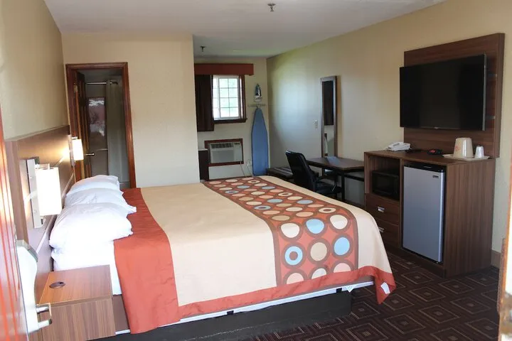 Room 4 of 20