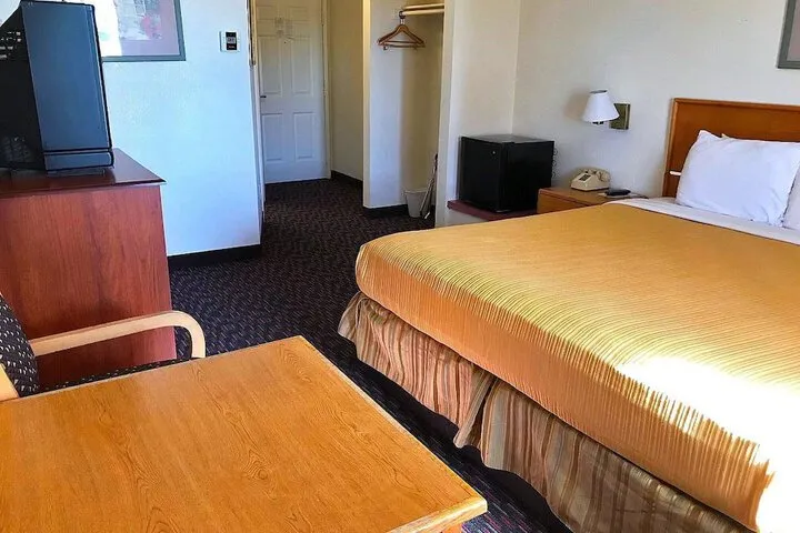Room 5 of 13