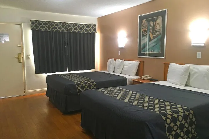 Room 5 of 12