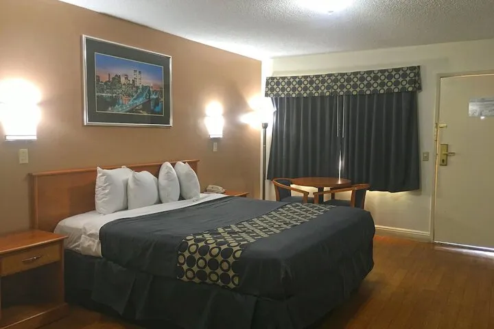 Room 3 of 12