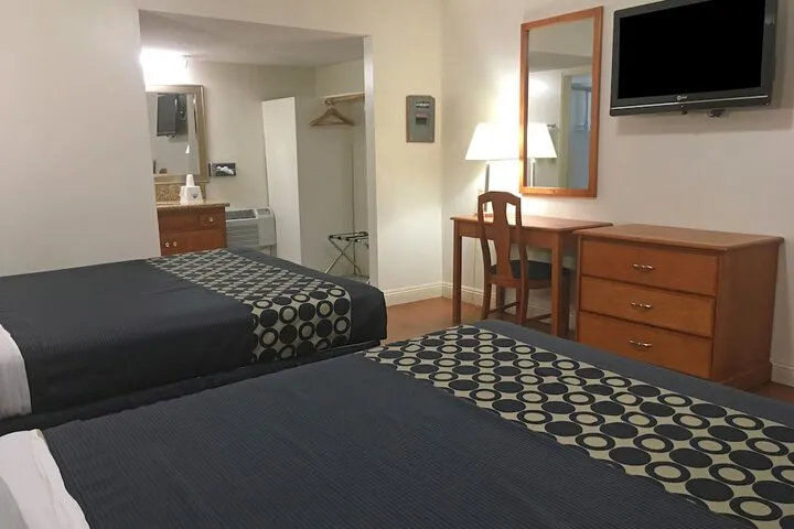 Room 4 of 12