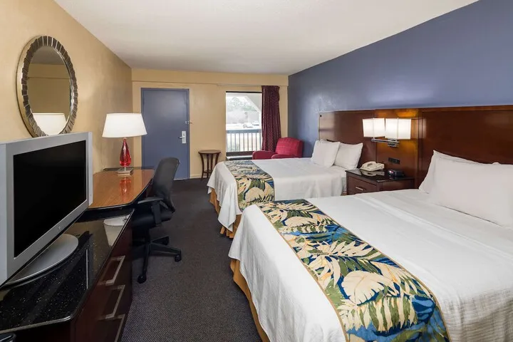 Room 4 of 16