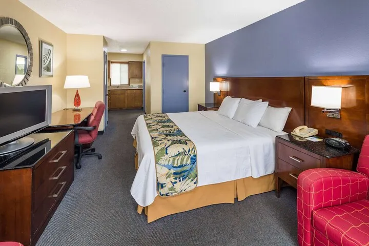Room 5 of 16