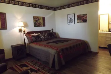 Crest Country Inn