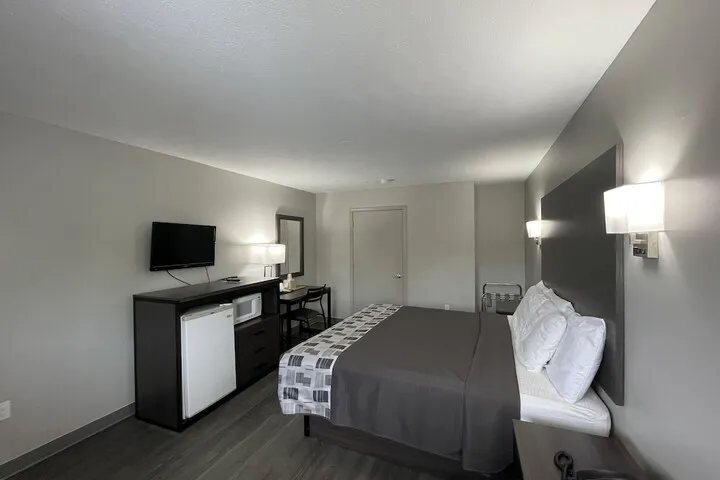 Room 5 of 23