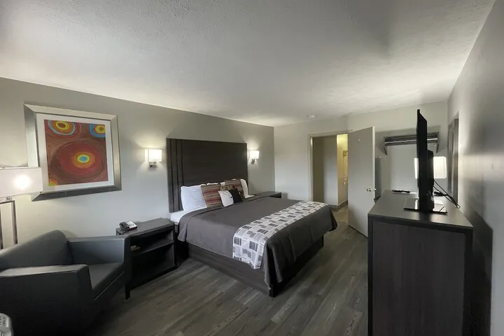 Room 3 of 23
