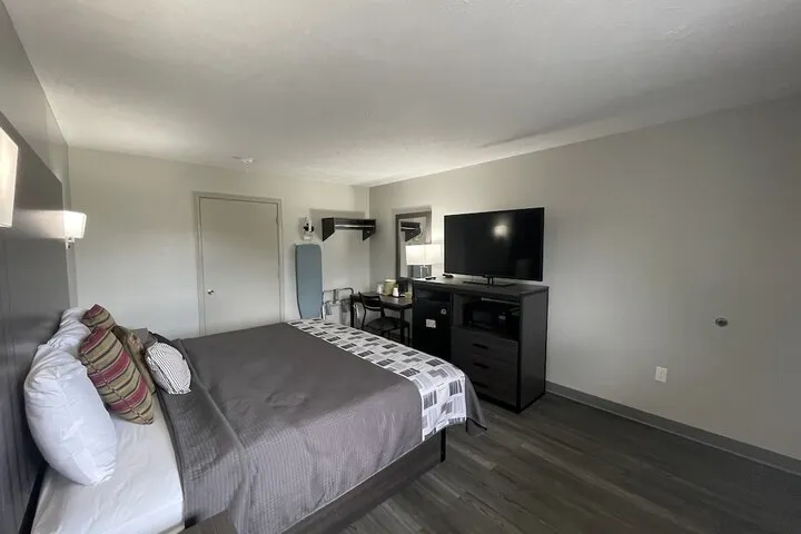 Room 4 of 23
