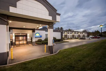 Days Inn by Wyndham Liberty / Monticello