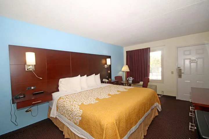 Room 4 of 40