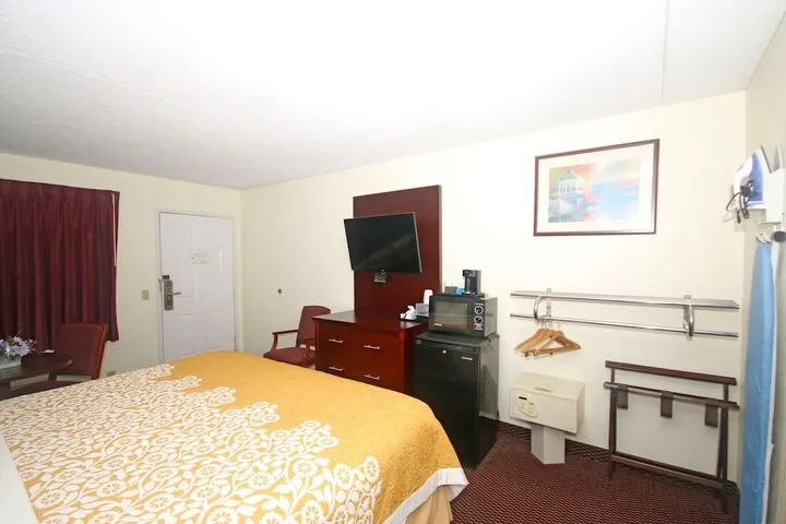 Room 5 of 40