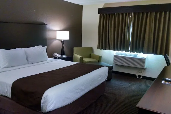 Room 4 of 34