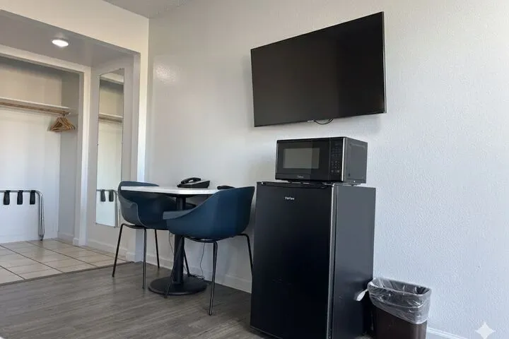Room 3 of 38