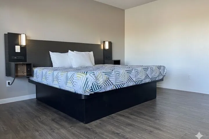 Room 4 of 38