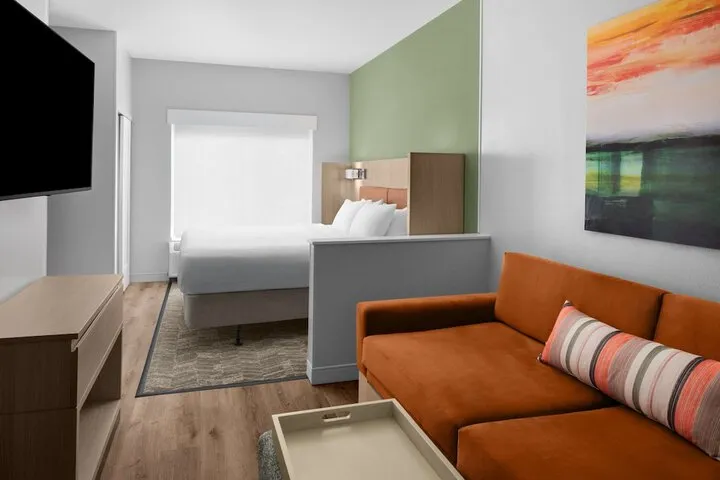 Room 5 of 22