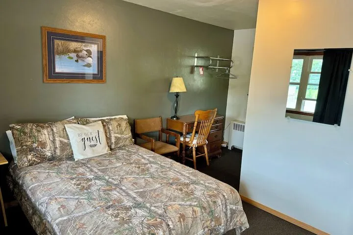 Room 5 of 33