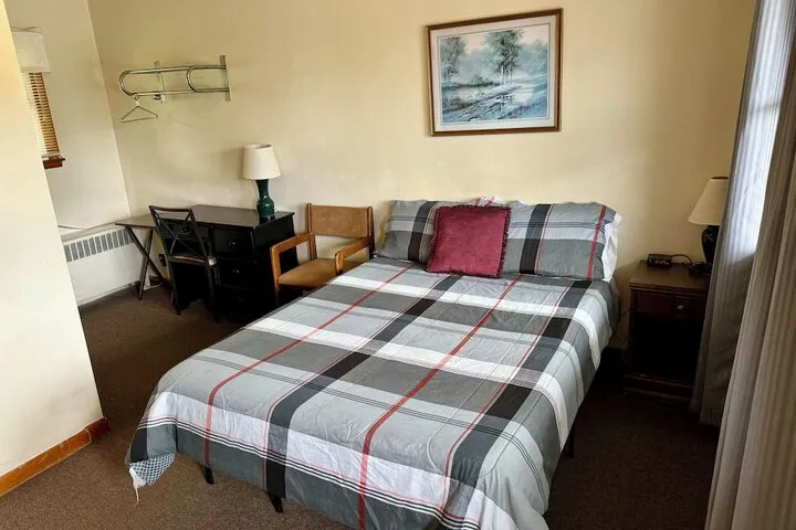 Room 3 of 33