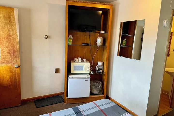 Room 4 of 33