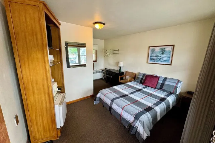 Room 2 of 33
