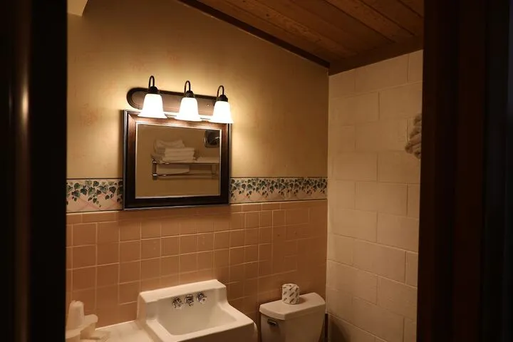Room 5 of 11