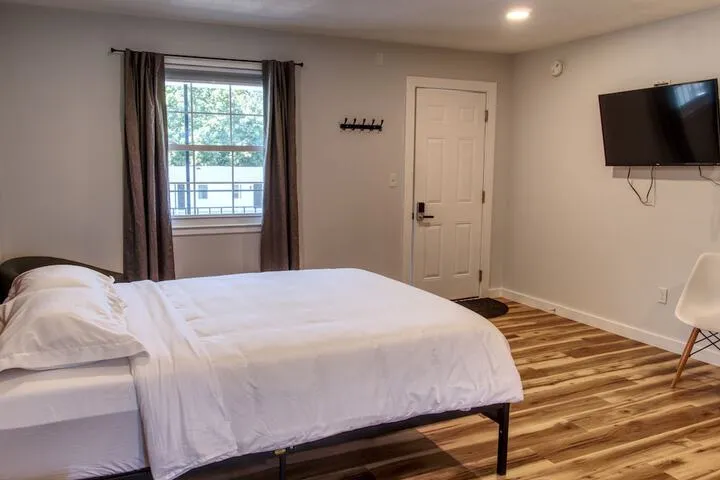 Room 4 of 36