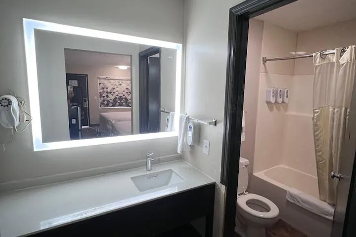 Room 5 of 11