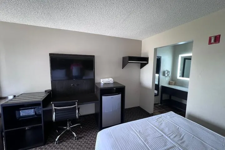 Room 4 of 11
