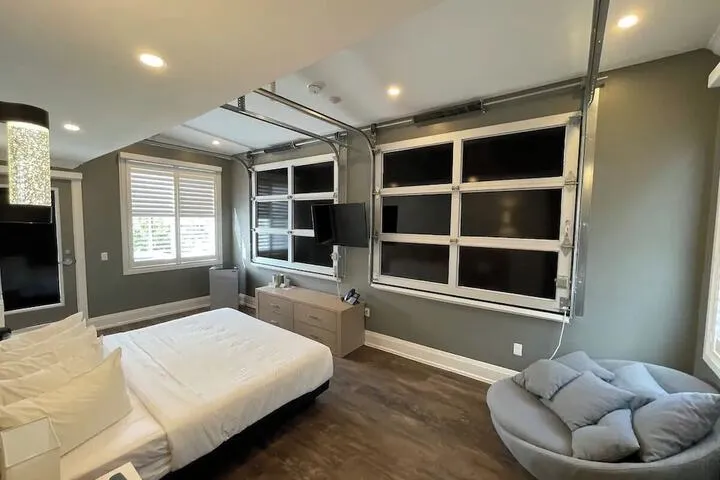 Room 4 of 17