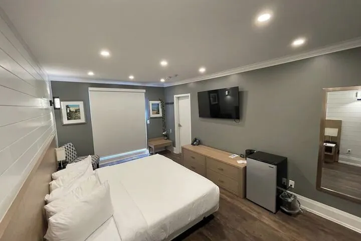 Room 5 of 17