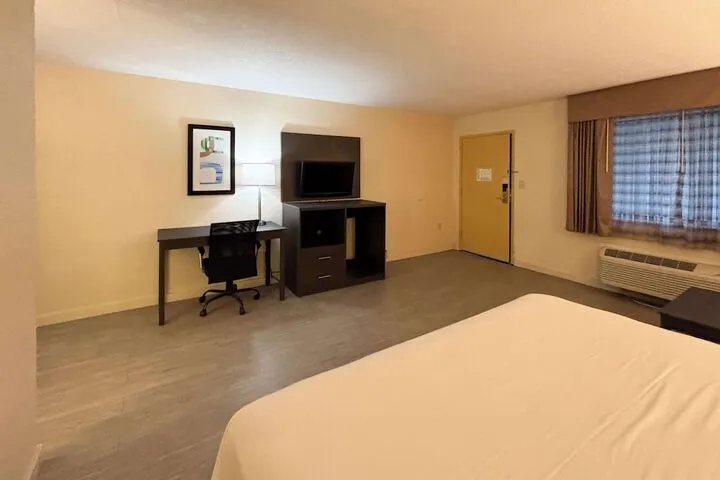 Room 4 of 26