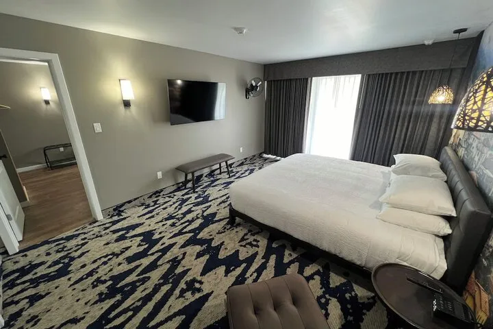 Room 3 of 71