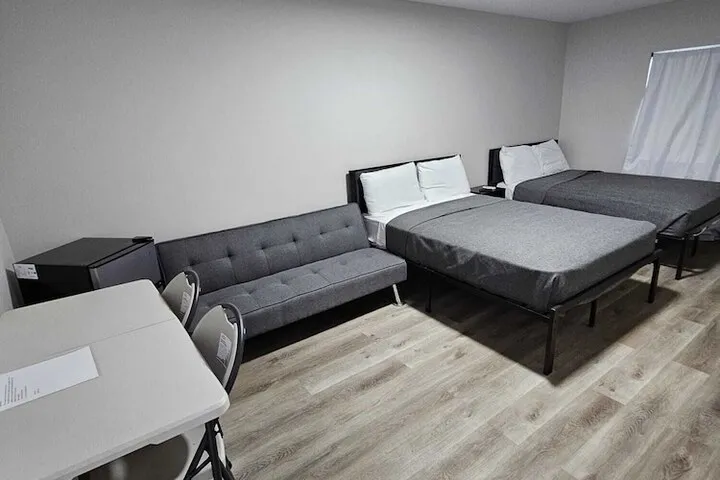 Room 4 of 11