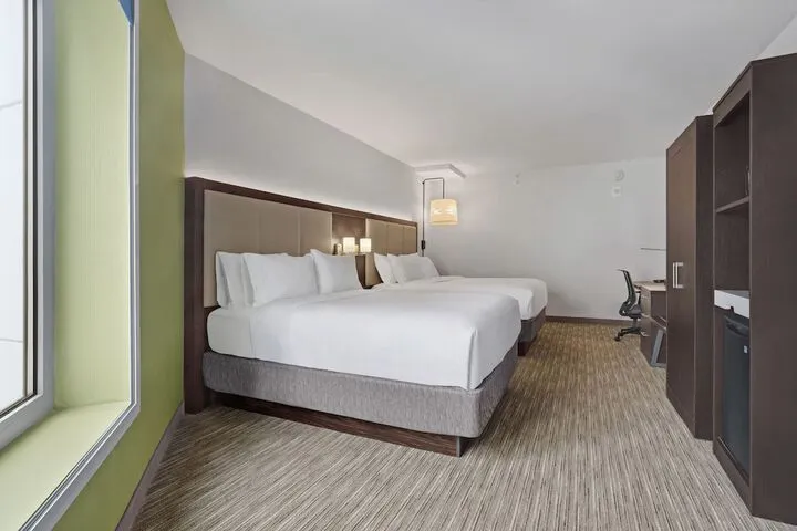 Room 4 of 14