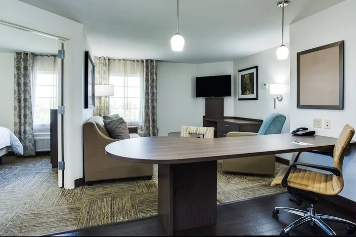 Room 2 of 33