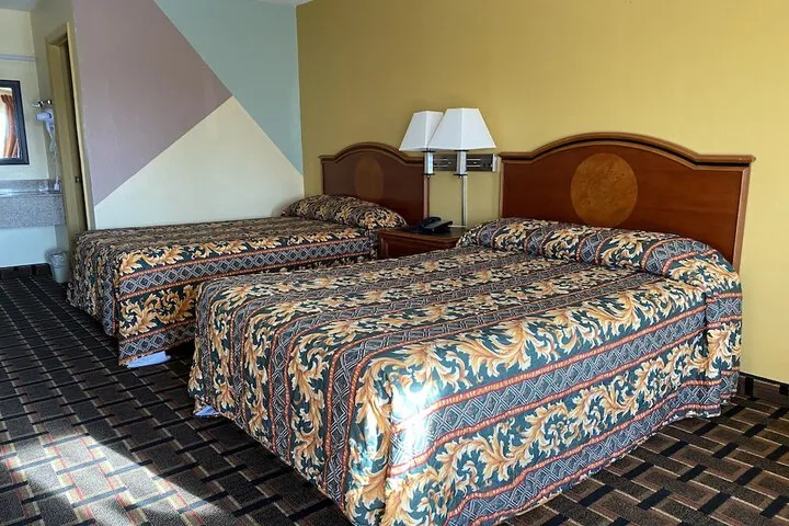 Room 4 of 13