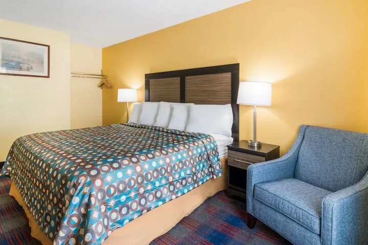 Room 4 of 30