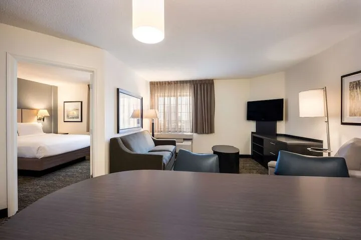 Room 4 of 37